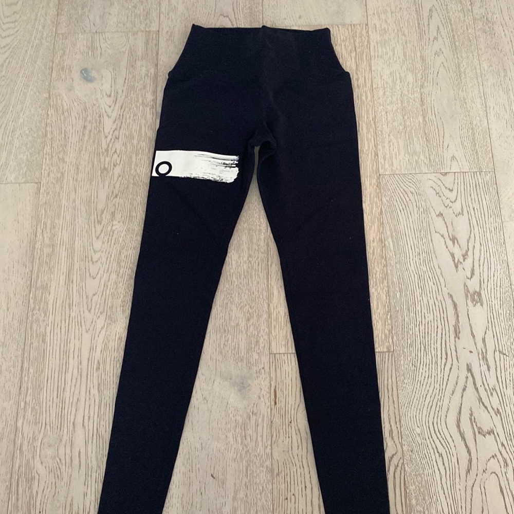 Womens Alo yoga leggings size S black with white lettering
